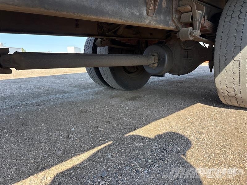 International 4300 SBA Sunkvežimiai su dengtu kėbulu