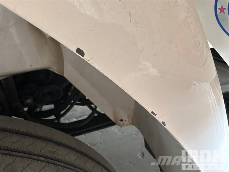 International 4300 SBA شاحنات ذات هيكل صندوقي