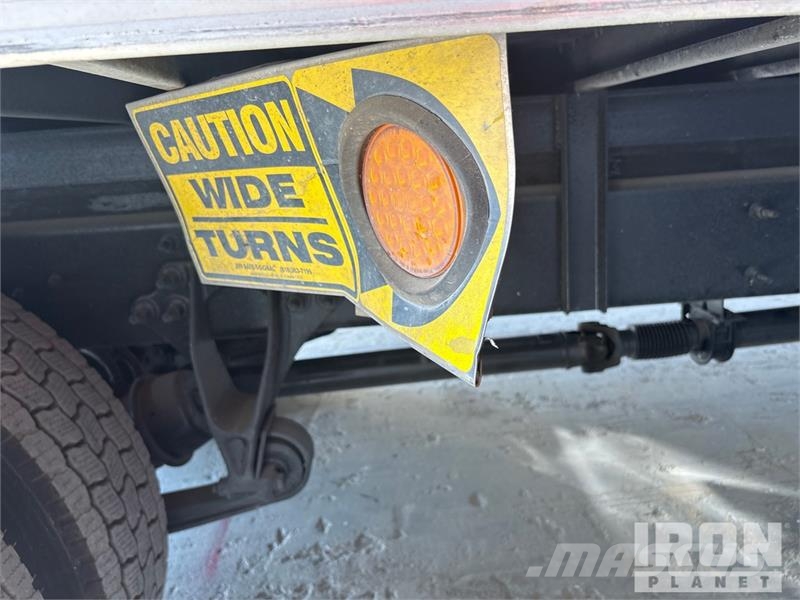 International 4300 SBA شاحنات ذات هيكل صندوقي