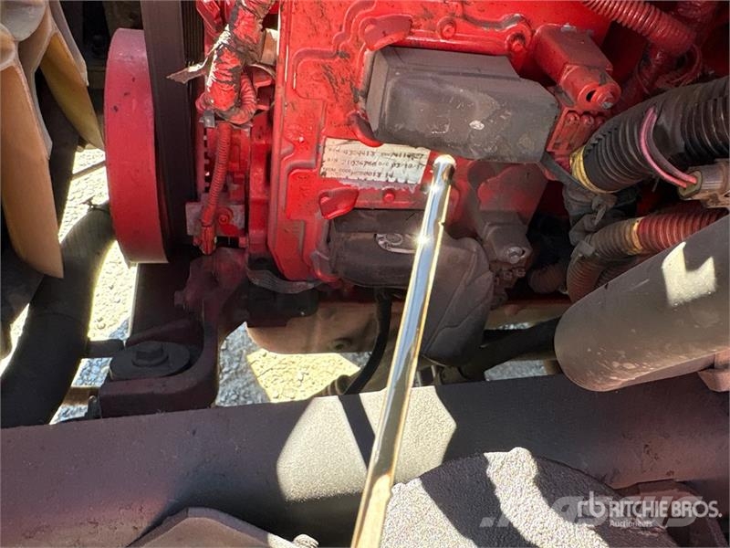 International 4300 SBA ボックスボディー、ウイング、箱車