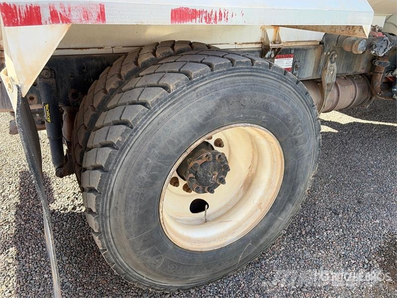 International 4300 SBA Wassertanker