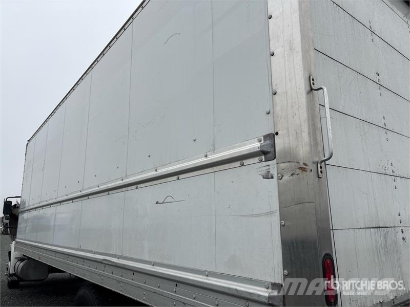 International 4300 SBA Skriňová nadstavba