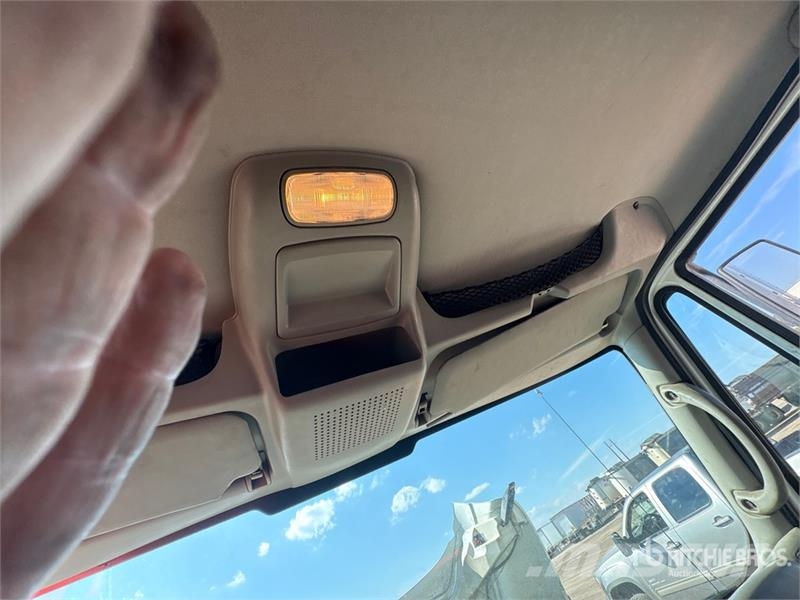 International 4300 SBA Sunkvežimiai su dengtu kėbulu
