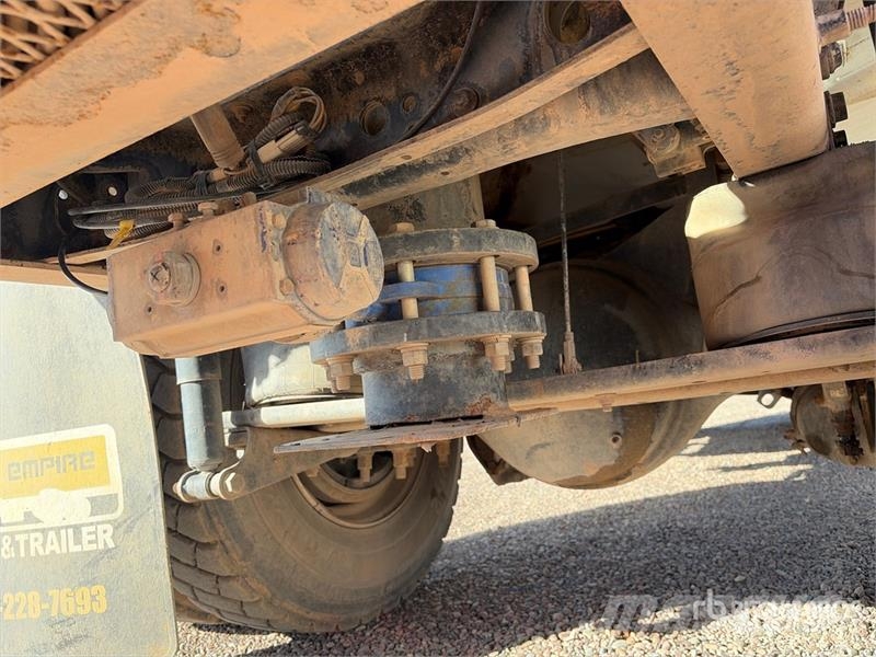 International 4300 SBA Wassertanker