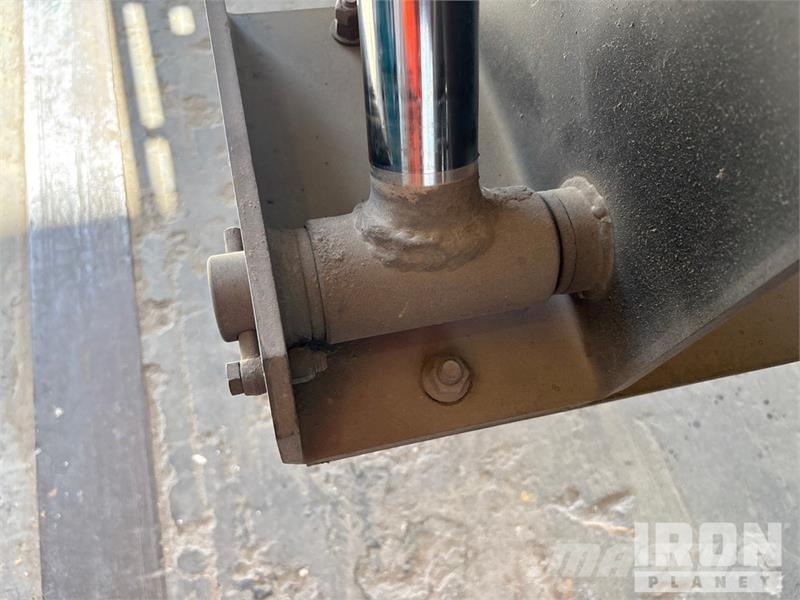 International 4300 SBA Šleperi za vozila
