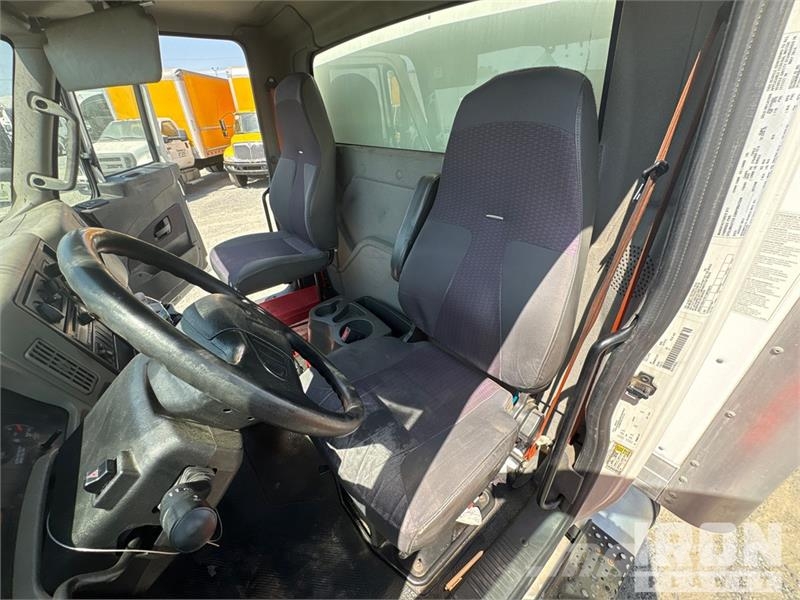 International 4300 SBA Camiones con caja de remolque