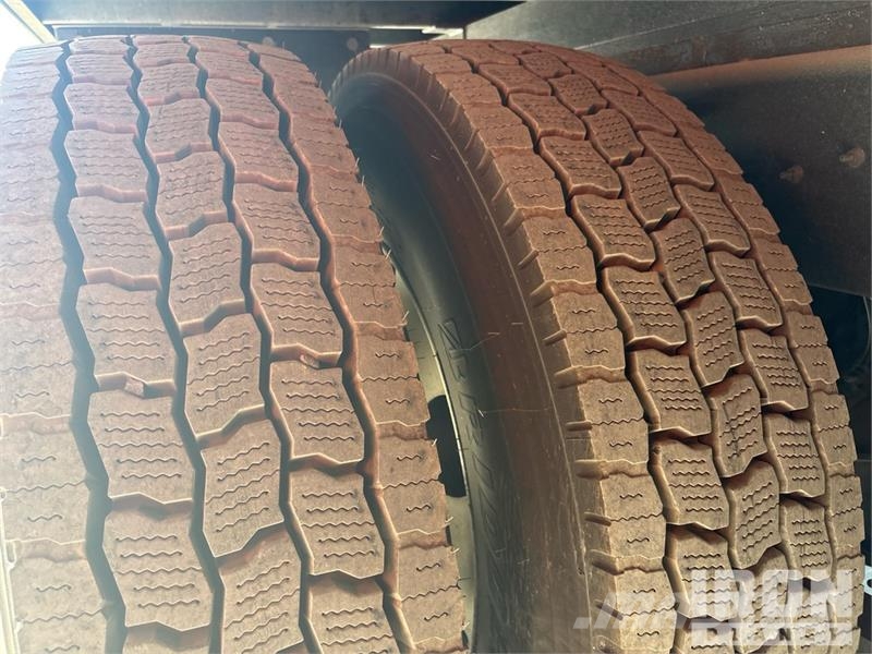 International 4300 SBA شاحنات ذات هيكل صندوقي