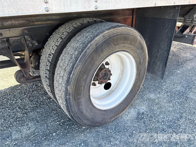 International 4300 SBA ボックスボディー、ウイング、箱車