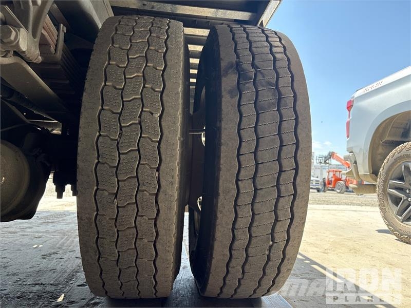 International 4300 SBA Šleperi za vozila