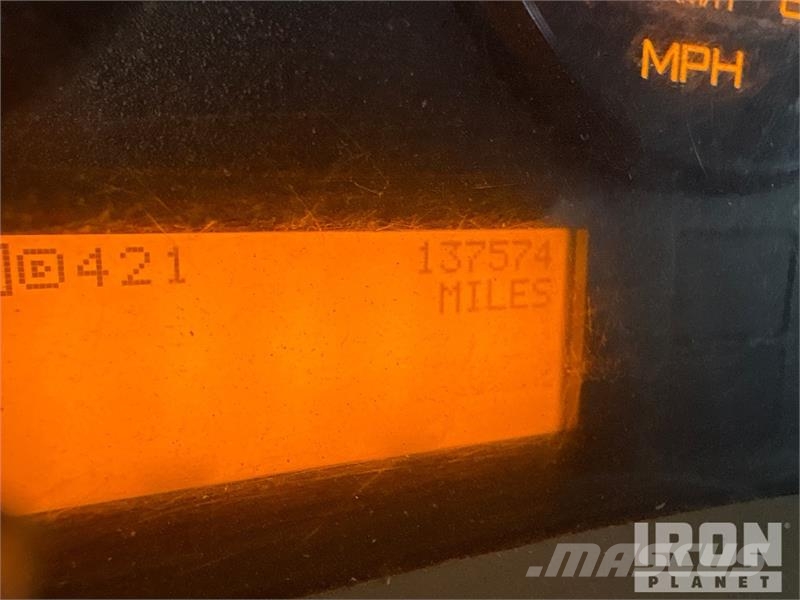International 4300 SBA شاحنات ذات هيكل صندوقي