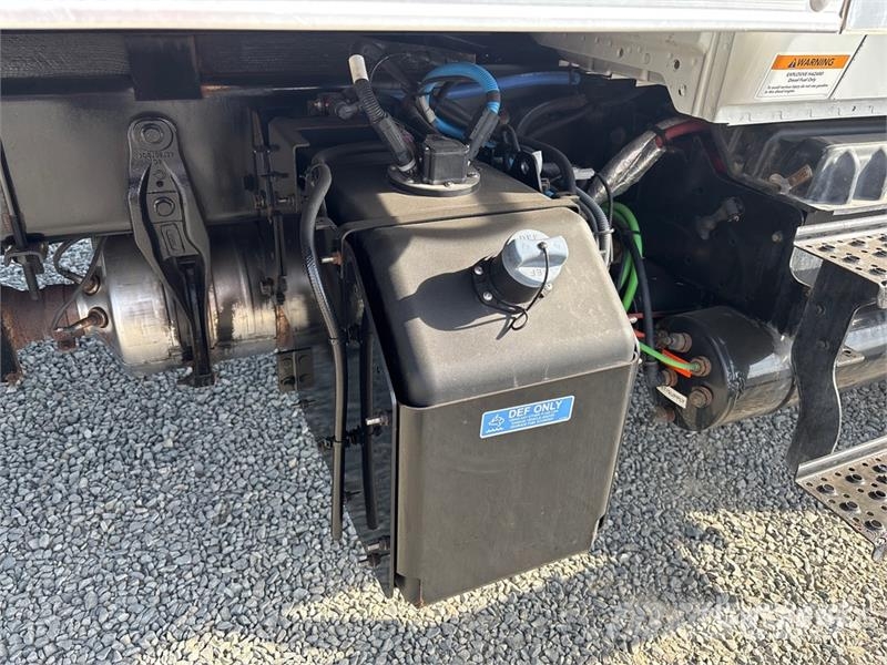 International 4300 SBA Furgons