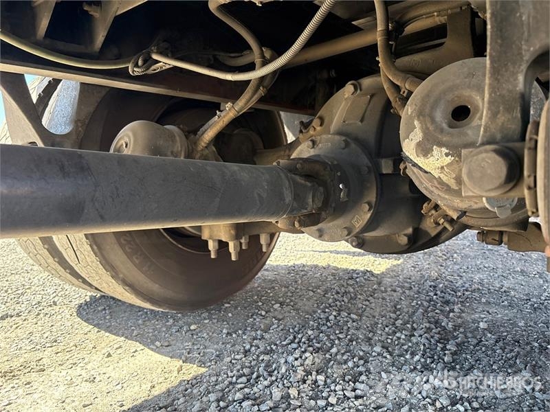 International 4300 SBA ボックスボディー、ウイング、箱車