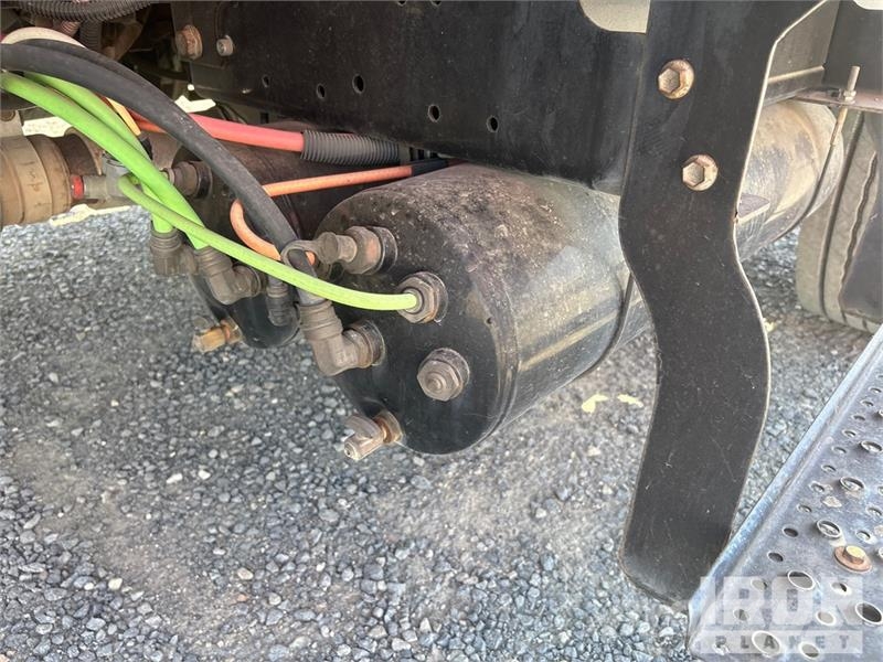 International 4300 SBA Camiones con caja de remolque