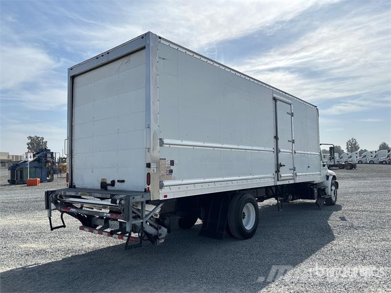 International 4300 SBA Furgons
