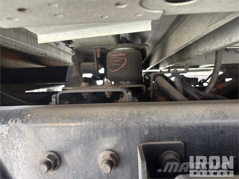 International 4300 SBA Camiones con caja de remolque
