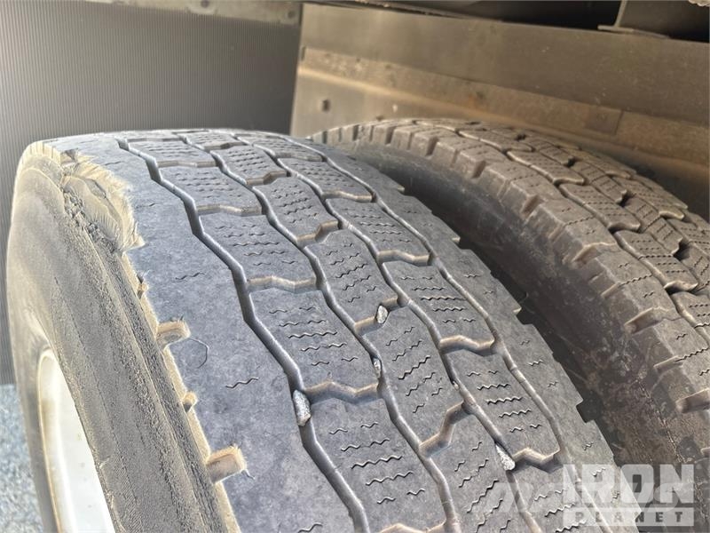 International 4300 SBA Camiones con caja de remolque