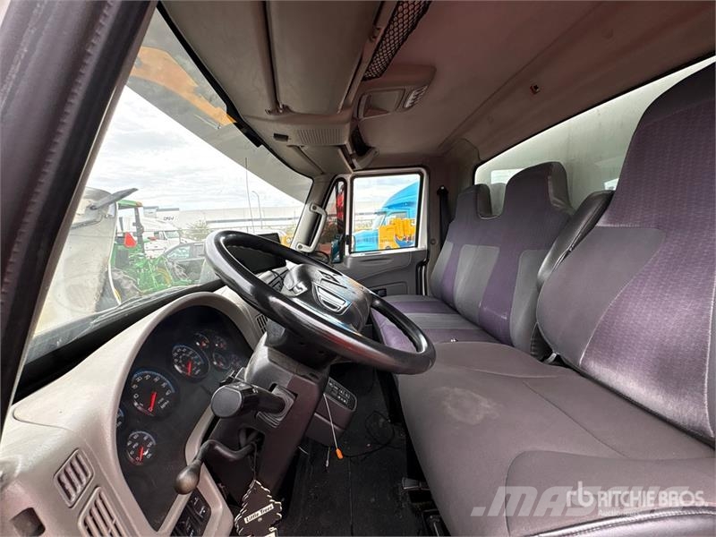 International 4300 SBA Sunkvežimiai su dengtu kėbulu