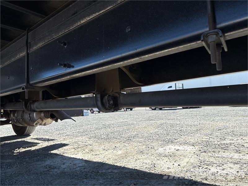 International 4300 SBA ボックスボディー、ウイング、箱車