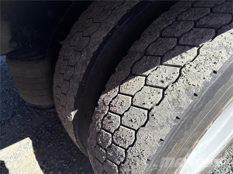 International 4300 SBA ボックスボディー、ウイング、箱車