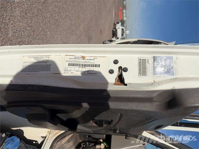 International 4300 SBA Wassertanker
