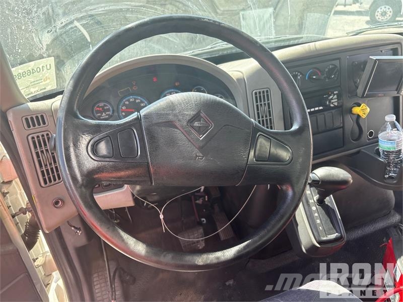 International 4300 SBA Camiones con caja de remolque