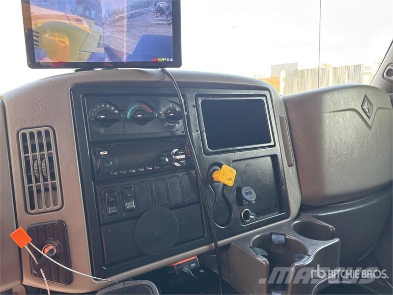 International 4300 SBA Kastenaufbau