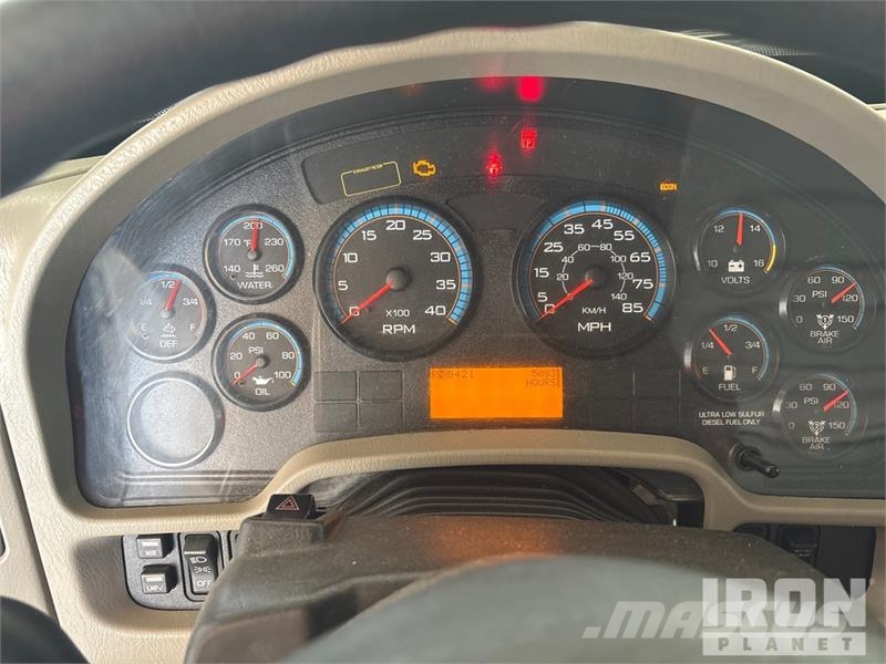 International 4300 SBA شاحنات ذات هيكل صندوقي