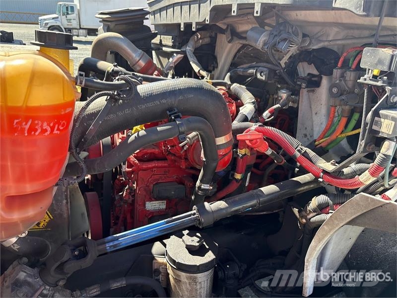 International 4300 SBA ボックスボディー、ウイング、箱車
