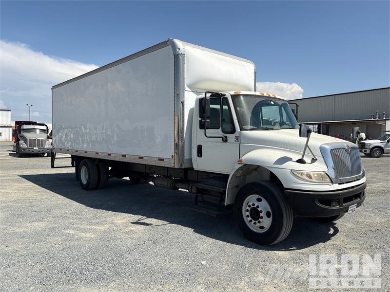 International 4300 SBA شاحنات ذات هيكل صندوقي
