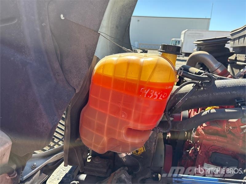 International 4300 SBA ボックスボディー、ウイング、箱車