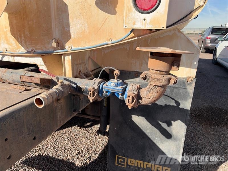 International 4300 SBA Wassertanker