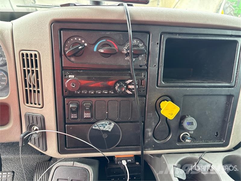 International 4300 SBA Sunkvežimiai su dengtu kėbulu