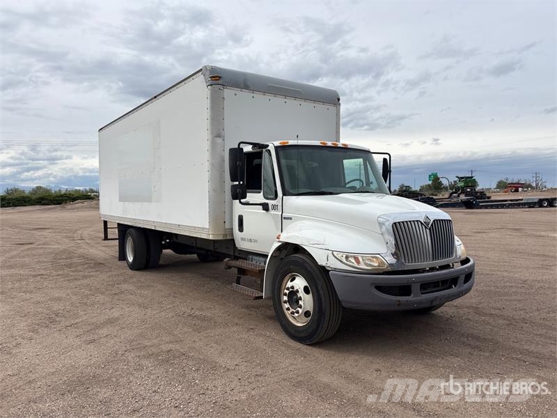 International 4300 SBA Camiones con caja de remolque