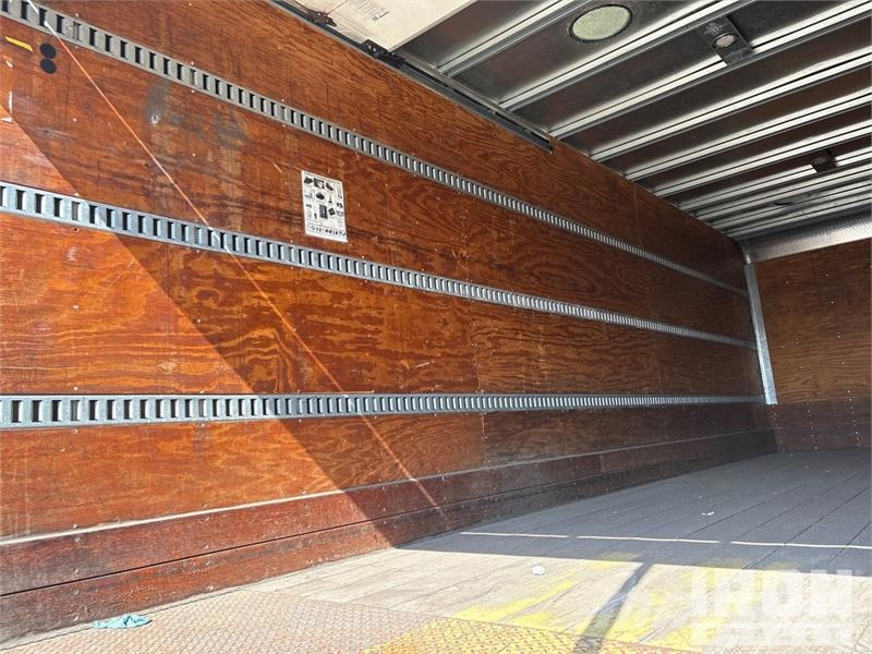 International 4300 SBA شاحنات ذات هيكل صندوقي