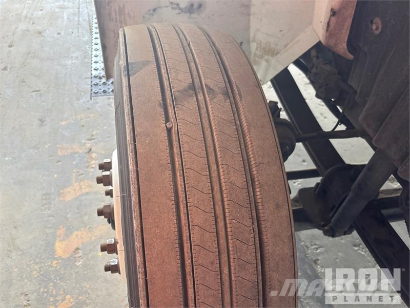 International 4300 SBA شاحنات ذات هيكل صندوقي