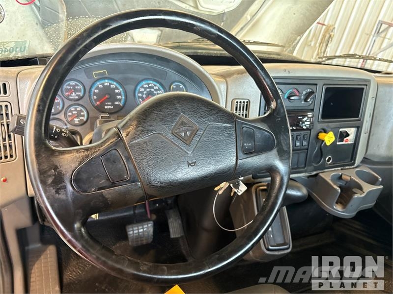International 4300 SBA Šleperi za vozila