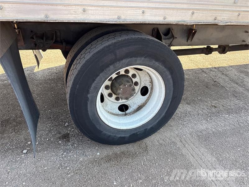 International 4300 SBA Sunkvežimiai su dengtu kėbulu