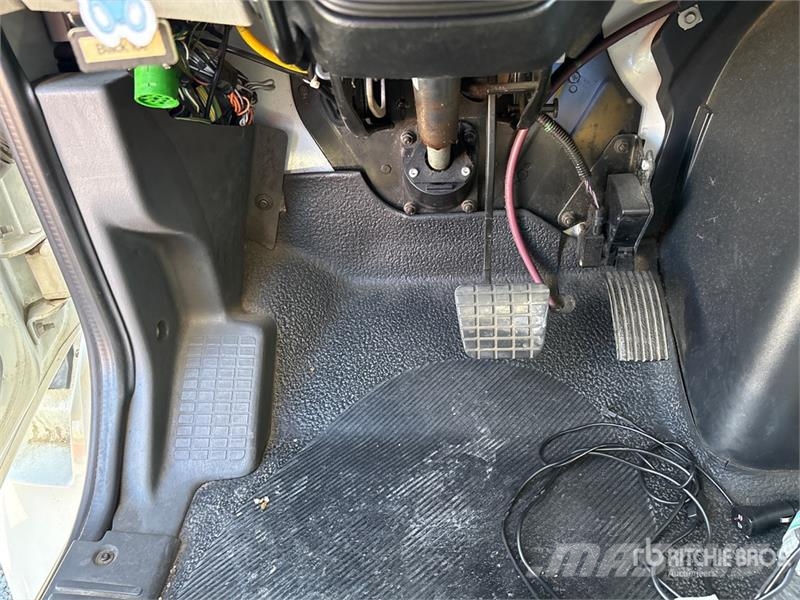 International 4300 SBA ボックスボディー、ウイング、箱車