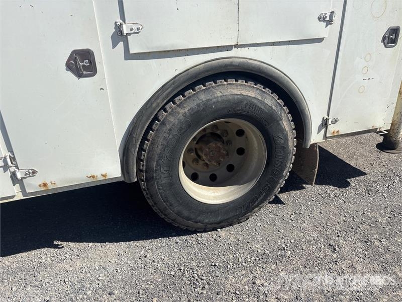 International 4300 Service Truck مركبات الأغراض العامة