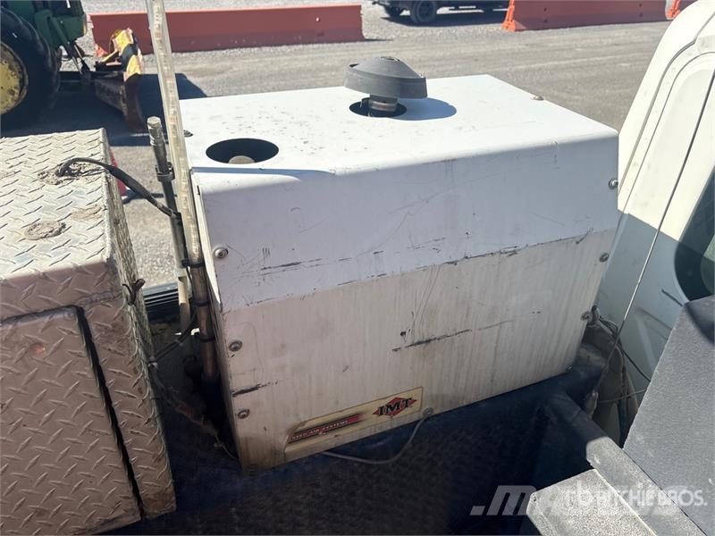 International 4300 Service Truck مركبات الأغراض العامة