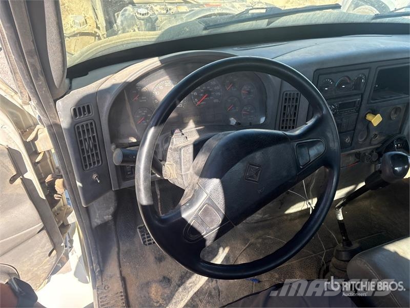 International 4300 Service Truck مركبات الأغراض العامة