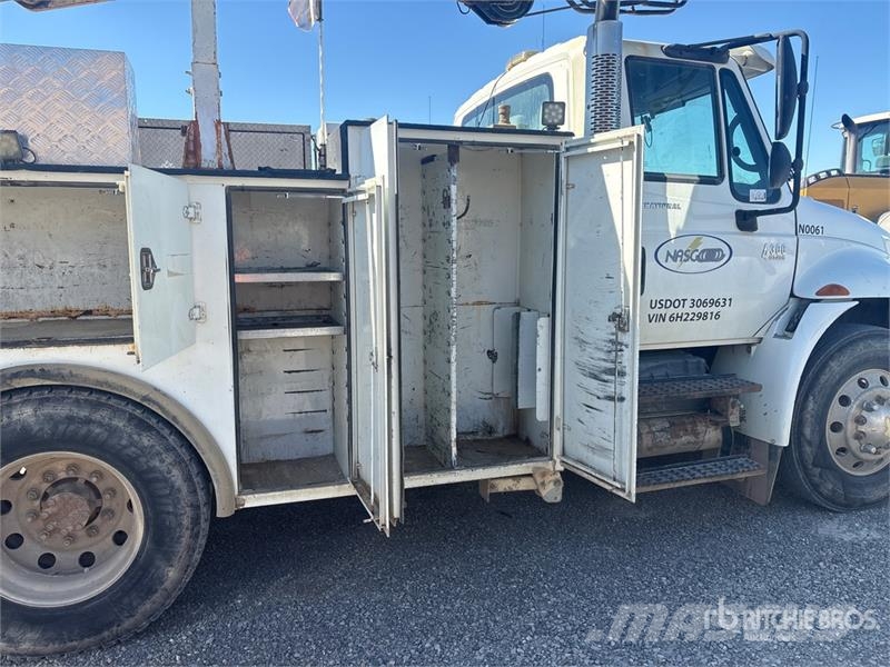 International 4300 Service Truck مركبات الأغراض العامة