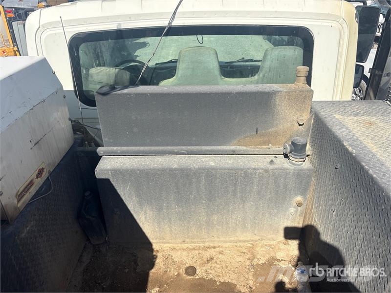 International 4300 Service Truck مركبات الأغراض العامة