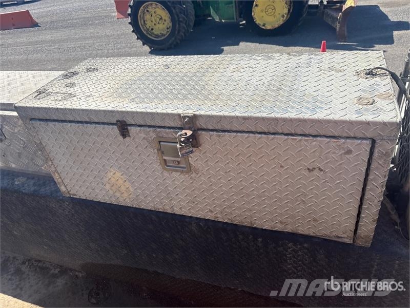 International 4300 Service Truck مركبات الأغراض العامة