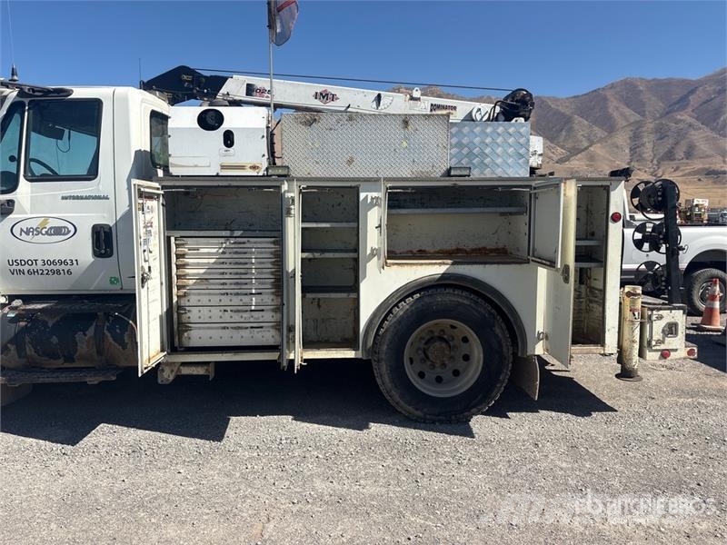 International 4300 Service Truck مركبات الأغراض العامة