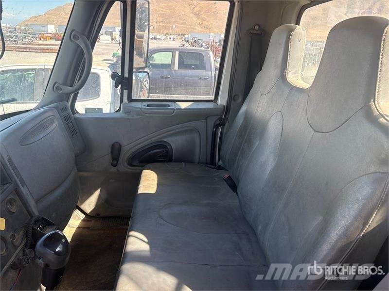 International 4300 Service Truck مركبات الأغراض العامة