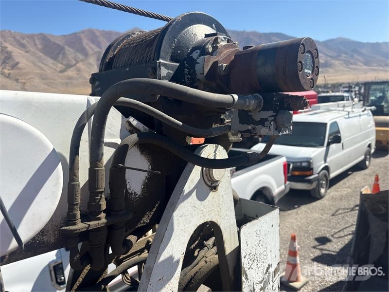 International 4300 Service Truck مركبات الأغراض العامة
