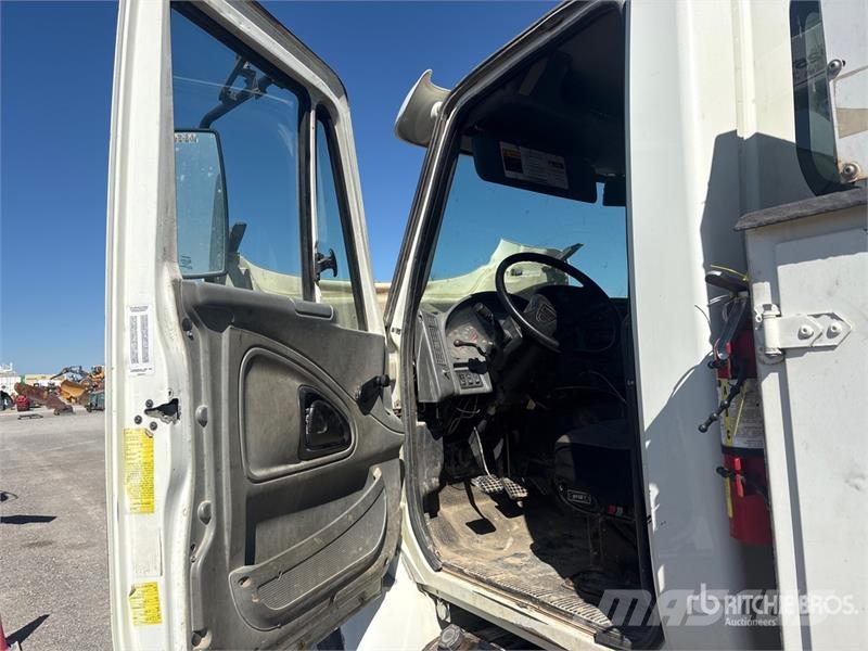 International 4300 Service Truck مركبات الأغراض العامة
