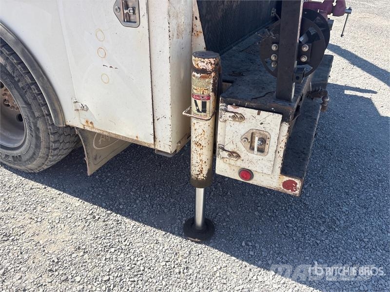 International 4300 Service Truck مركبات الأغراض العامة