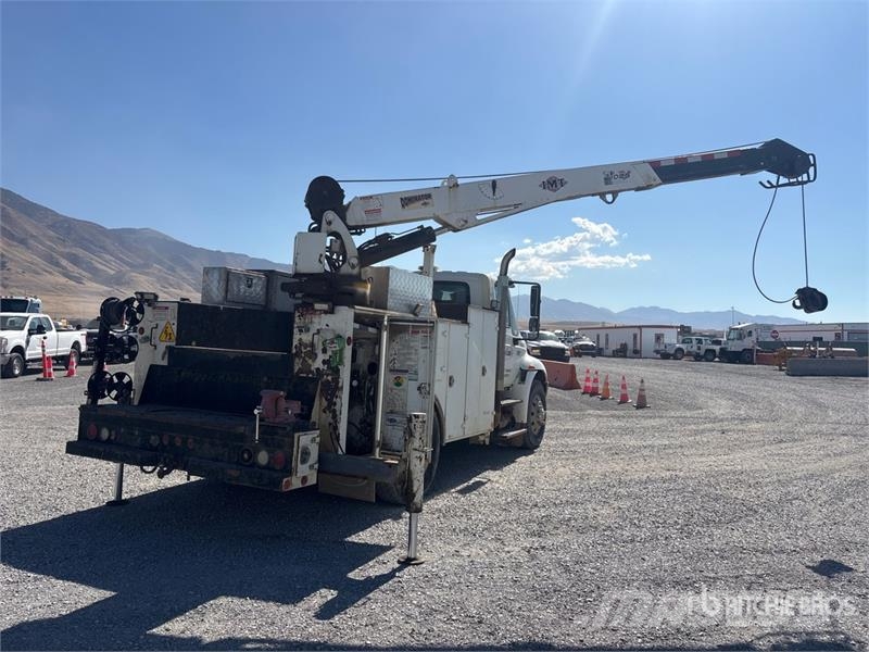 International 4300 Service Truck مركبات الأغراض العامة